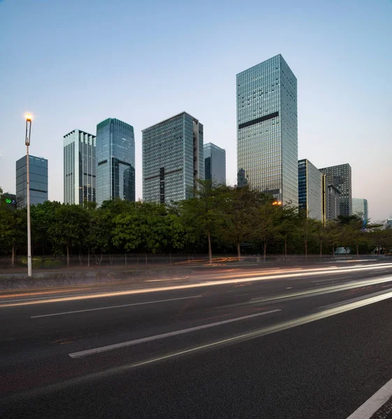 在夜间的城市公路 — 图库照片