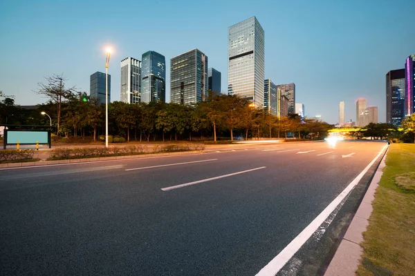 Strade urbane di notte — Foto Stock