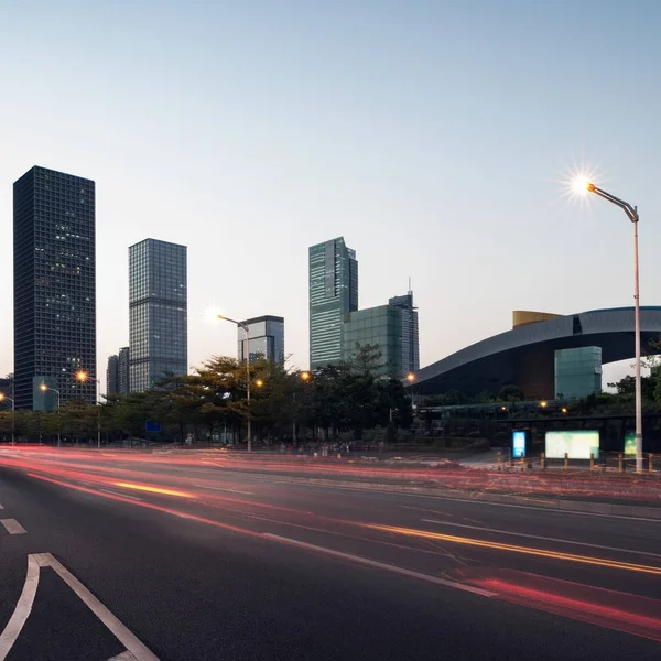 在夜间的城市公路 — 图库照片