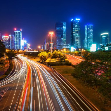 Geceleri kentsel yollar
