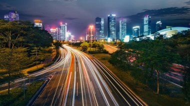 Geceleri kentsel yollar