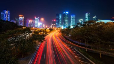 Geceleri kentsel yollar