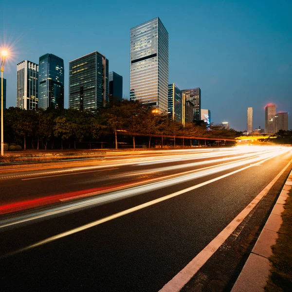 Strade urbane di notte — Foto Stock