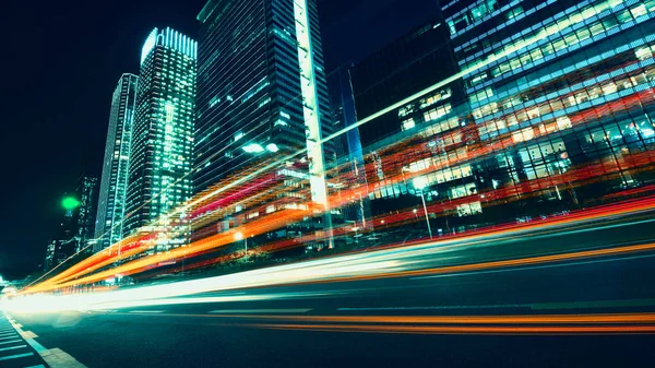 Caminos urbanos por la noche — Foto de Stock