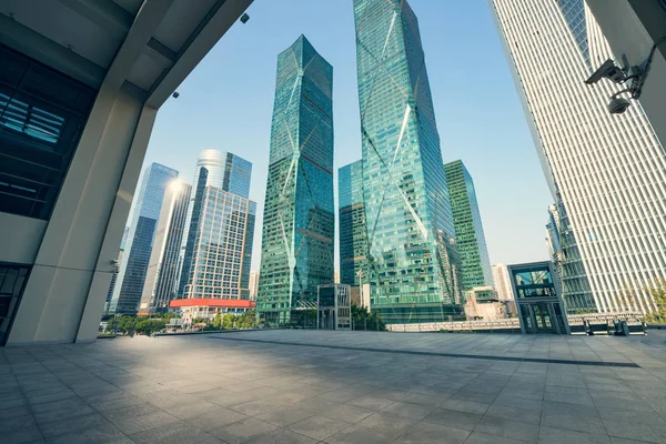 Edificio de oficinas en Shenzhen — Foto de Stock