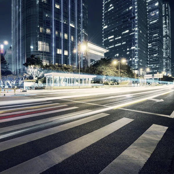 Urban traffic at night — Stock Photo, Image