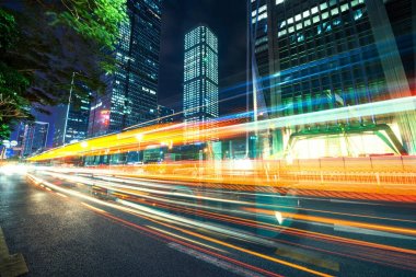 Geceleri kentsel trafik