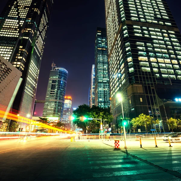 Urban traffic at night — Stock Photo, Image