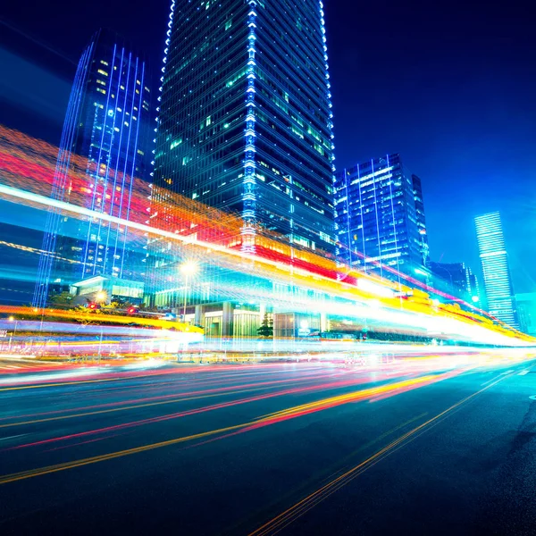 Stadtverkehr in der Nacht — Stockfoto