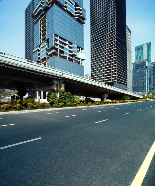 Road and city — Stock Photo, Image