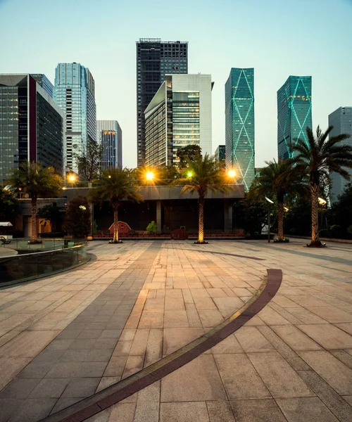 Camino y ciudad —  Fotos de Stock