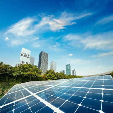 Güneş panelleri ve şehir