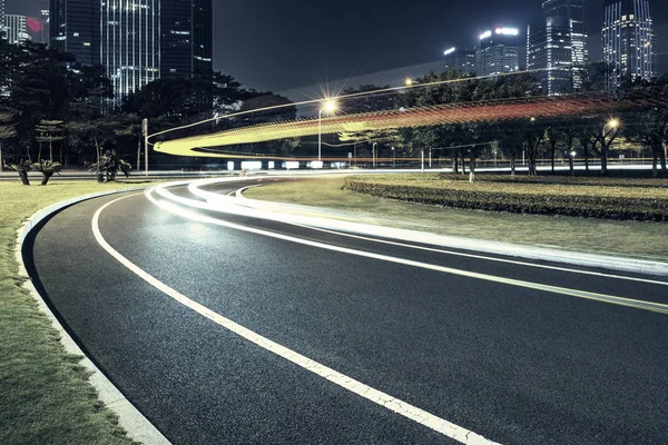 夜に光の道 — ストック写真