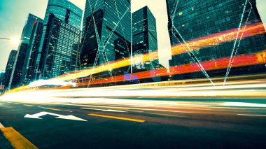 Geceleri kentsel trafik