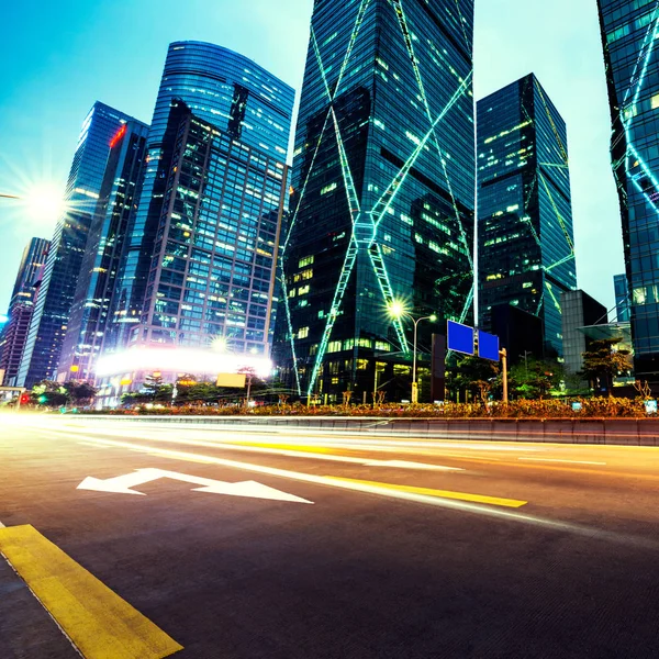 Urban traffic at night — Stock Photo, Image