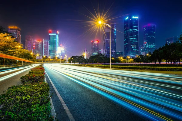 Trafic urbain la nuit Photos De Stock Libres De Droits