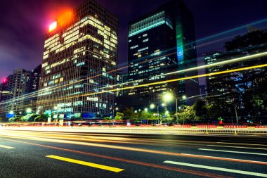 Geceleri kentsel trafik