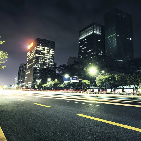 Ruchu miejskim w nocy — Zdjęcie stockowe