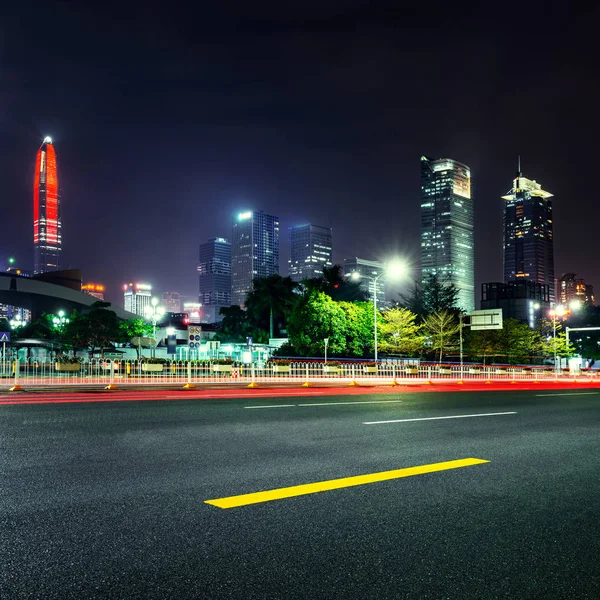 Městská doprava v noci — Stock fotografie