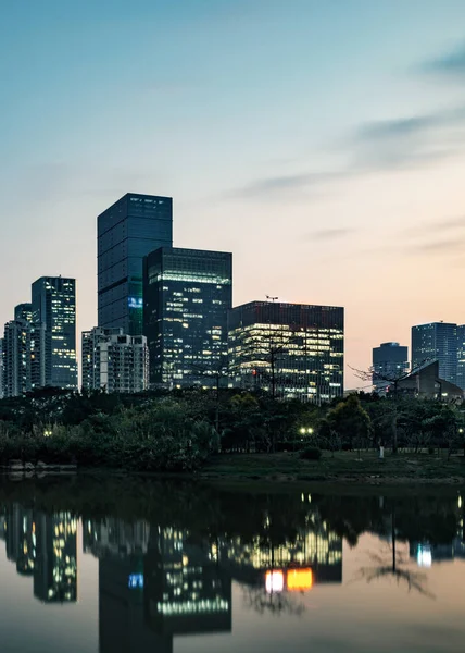 La ciudad por la noche — Foto de Stock