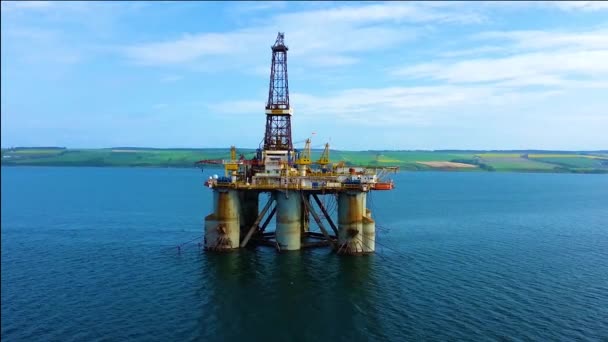 Derrick de petróleo na Escócia — Vídeo de Stock