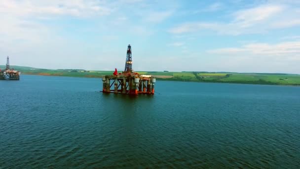 Olieplatform in Schotland — Stockvideo