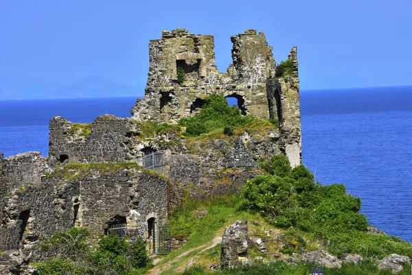Руины замка Дунуре — стоковое фото