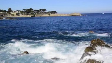 Monterey Körfezi, Kaliforniya, Lover's noktası, Pacific Grove, okyanus sahne içinde belgili tanımlık geçmiş. Ses ile.
