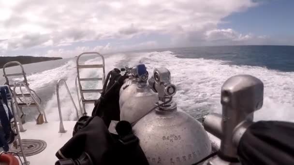 Barco Buceo Con Tanques Aire Toda Velocidad Caribe — Vídeos de Stock