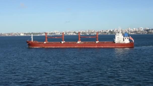 Barco Carga Que Pasa Por Puerto — Vídeo de stock