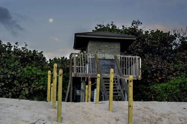 Closed Lifeguard Station Early Morining — Stock Photo, Image