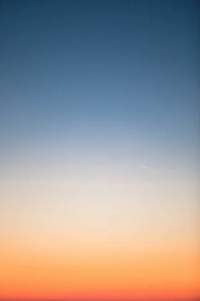 Gerçekdışı rengarenk gündoğumu gökyüzü sabah arkaplanı