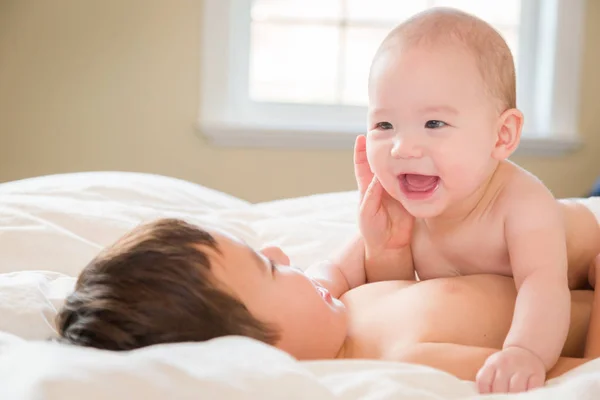 Mixed Race Chinese and Caucasian Baby Brothers Having Fun Laying — Stock Photo, Image