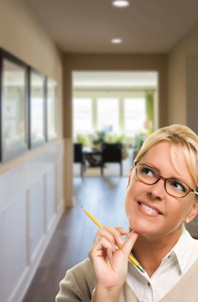 Woman with Pencil Inside Hallway of House — Stock Photo, Image