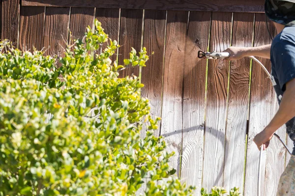 Professional Painter Spraying House Yard Fence Wood Stain — Stock Photo, Image