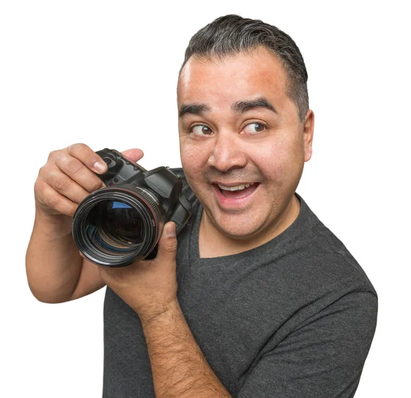 Goofy hispanique jeune homme avec appareil photo reflex numérique isolé sur un blanc B — Photo