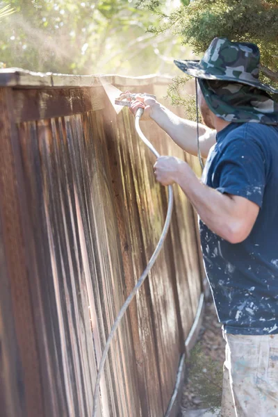 Cerca Profesional Del Patio Casa Pulverización Del Pintor Con Mancha —  Fotos de Stock