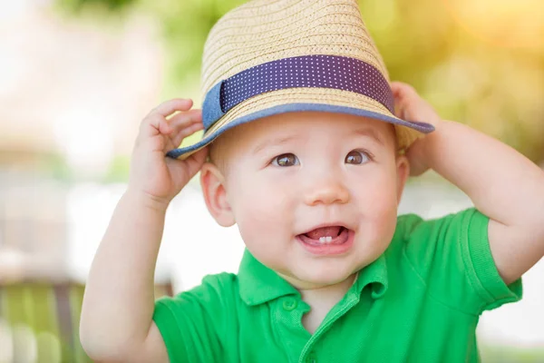 Portrét šťastné Smíšené rasy Číňané a kavkazských Baby Boy jsme — Stock fotografie