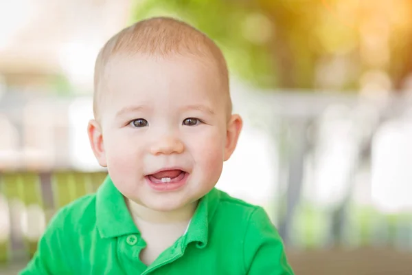 Portrét šťastné Smíšené rasy Číňané a kavkazských Baby Boy — Stock fotografie