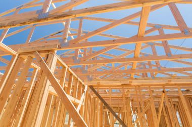 İnşaat alanında Ahşap Ev Çerçeveleme Özeti.