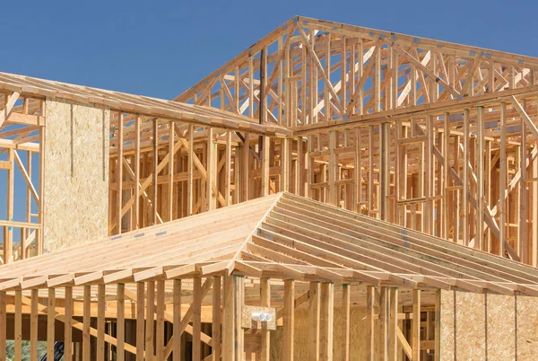 Cadre de la maison en bois Résumé sur le chantier de construction. — Photo