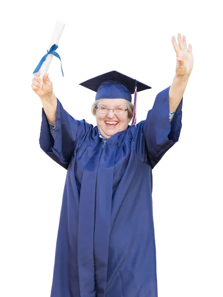 Absolvent šťastný starší dospělé ženy v čepici a šaty drží Diplom — Stock fotografie