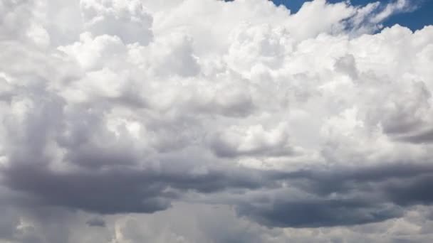 Nuages dramatiques de tempête de temps-lapse au-dessus du désert . — Video