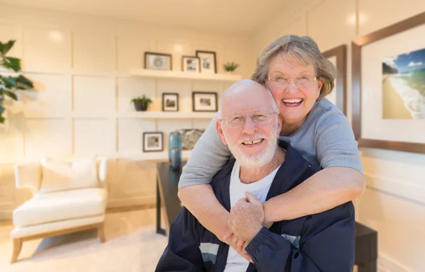 Liebendes Senioren-Paar im Home Office. — Stockfoto