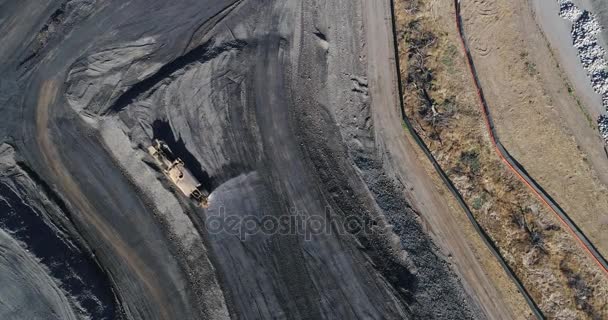 Aérien 4k ultra haute définition de tracteurs sur chantier de construction .