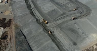 Ek yükü Ultra yüksek çözünürlüklü 4k hava inşaat sahasında traktör