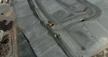 Ek yükü Ultra yüksek çözünürlüklü 4k hava inşaat sahasında traktör