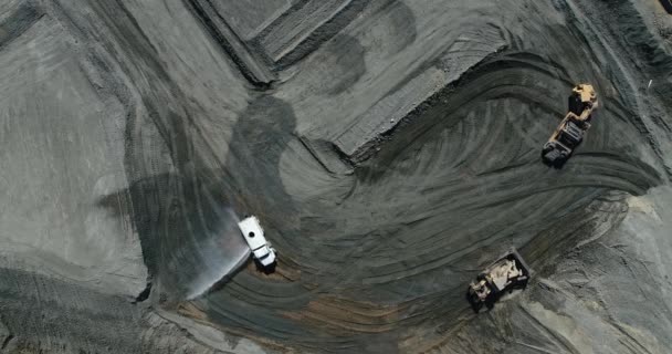 Overhead Ultra alta definição 4k aéreo de tratores no canteiro de obras — Vídeo de Stock