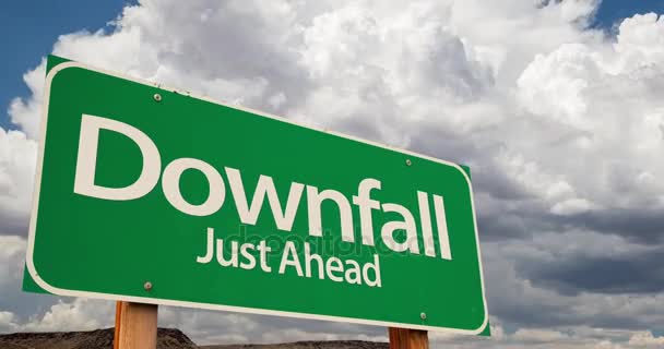 4K Time-lapse Downfall Green Road Sign and Stormy Cumulus Clouds and Rain. — Stock Video