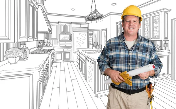 Empreiteiro masculino com planos de casa vestindo chapéu duro na frente do desenho da cozinha personalizada — Fotografia de Stock